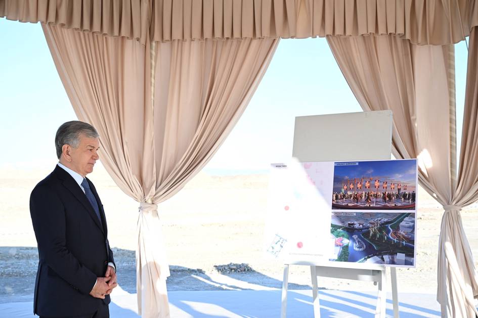 Президент Янги Тошкентда қуриладиган мусиқали фаввора лойиҳаси билан танишди